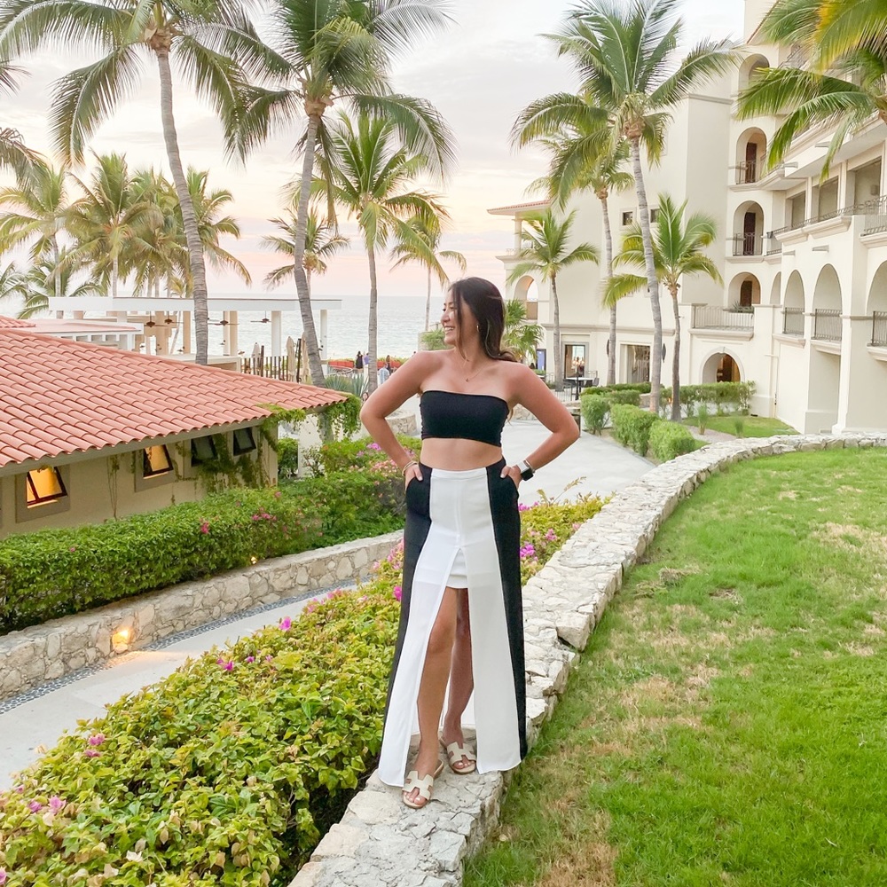 BCBGMAXAZRIA WHITE AND BLACK MAXI SKIRT SIZE S